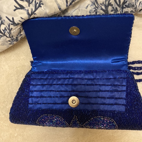 Beautiful, colorful decorative beaded purse, long strap very nice condition - Picture 10 of 14